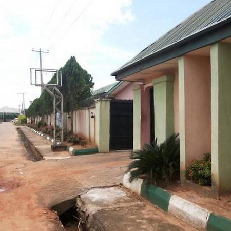 Room In Lodge - Garentiti Apartment - Silver Room Asaba Exterior photo