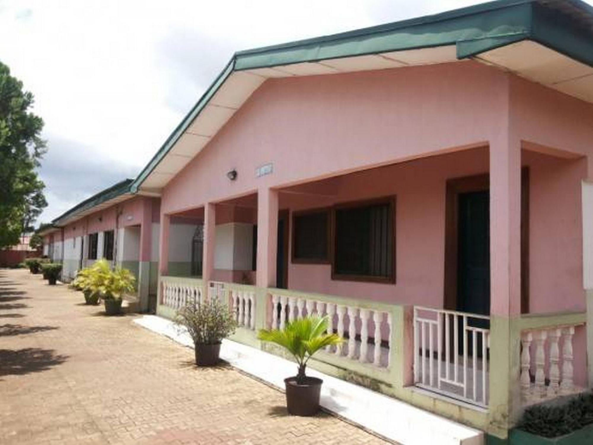 Room In Lodge - Garentiti Apartment - Silver Room Asaba Exterior photo