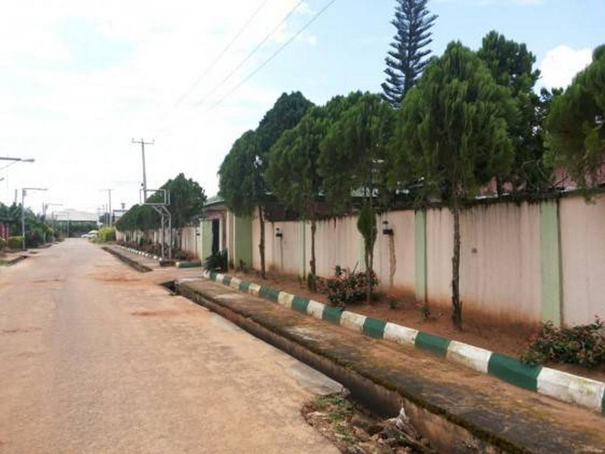 Room In Lodge - Garentiti Apartment - Silver Room Asaba Exterior photo