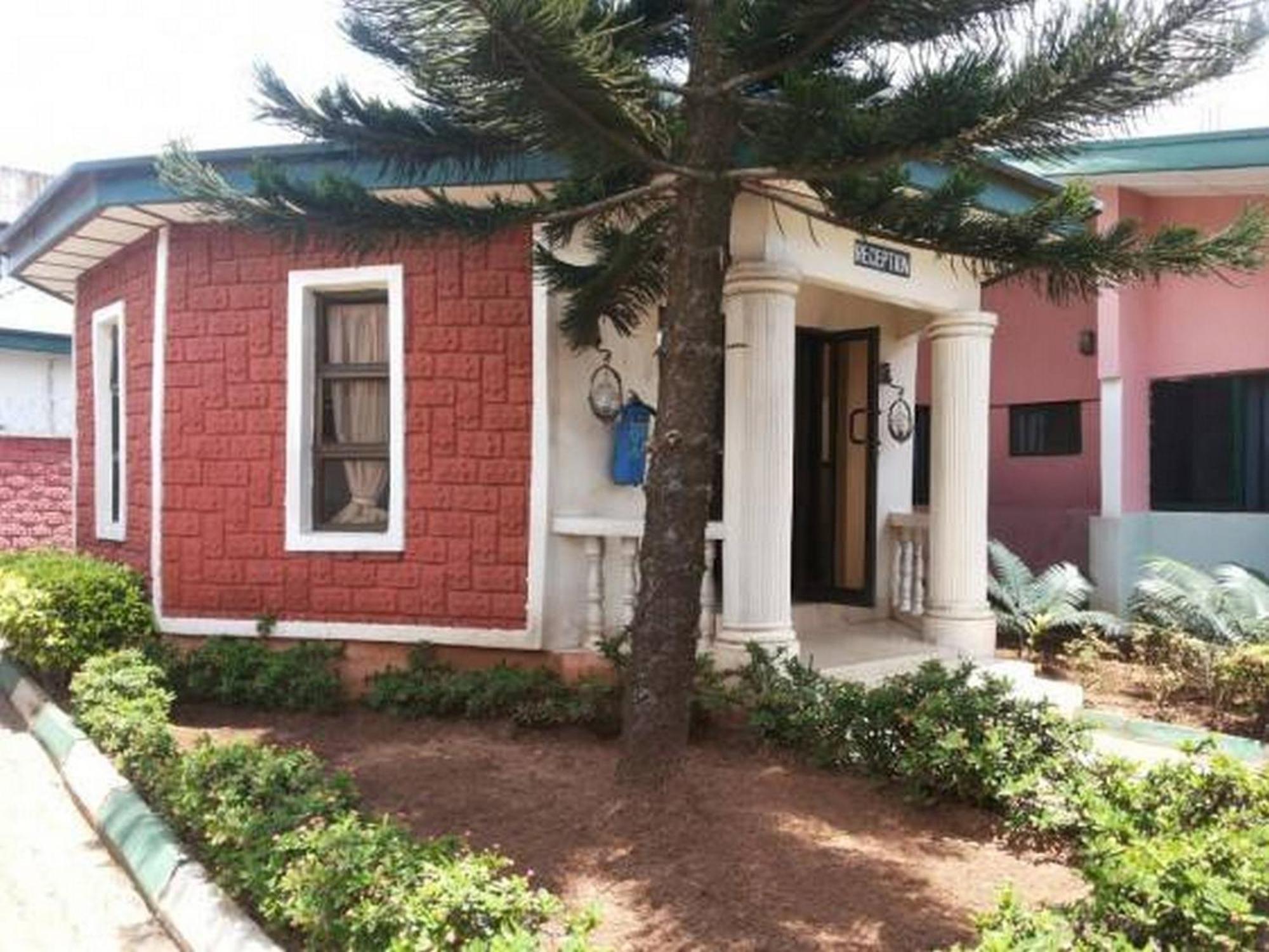 Room In Lodge - Garentiti Apartment - Silver Room Asaba Exterior photo