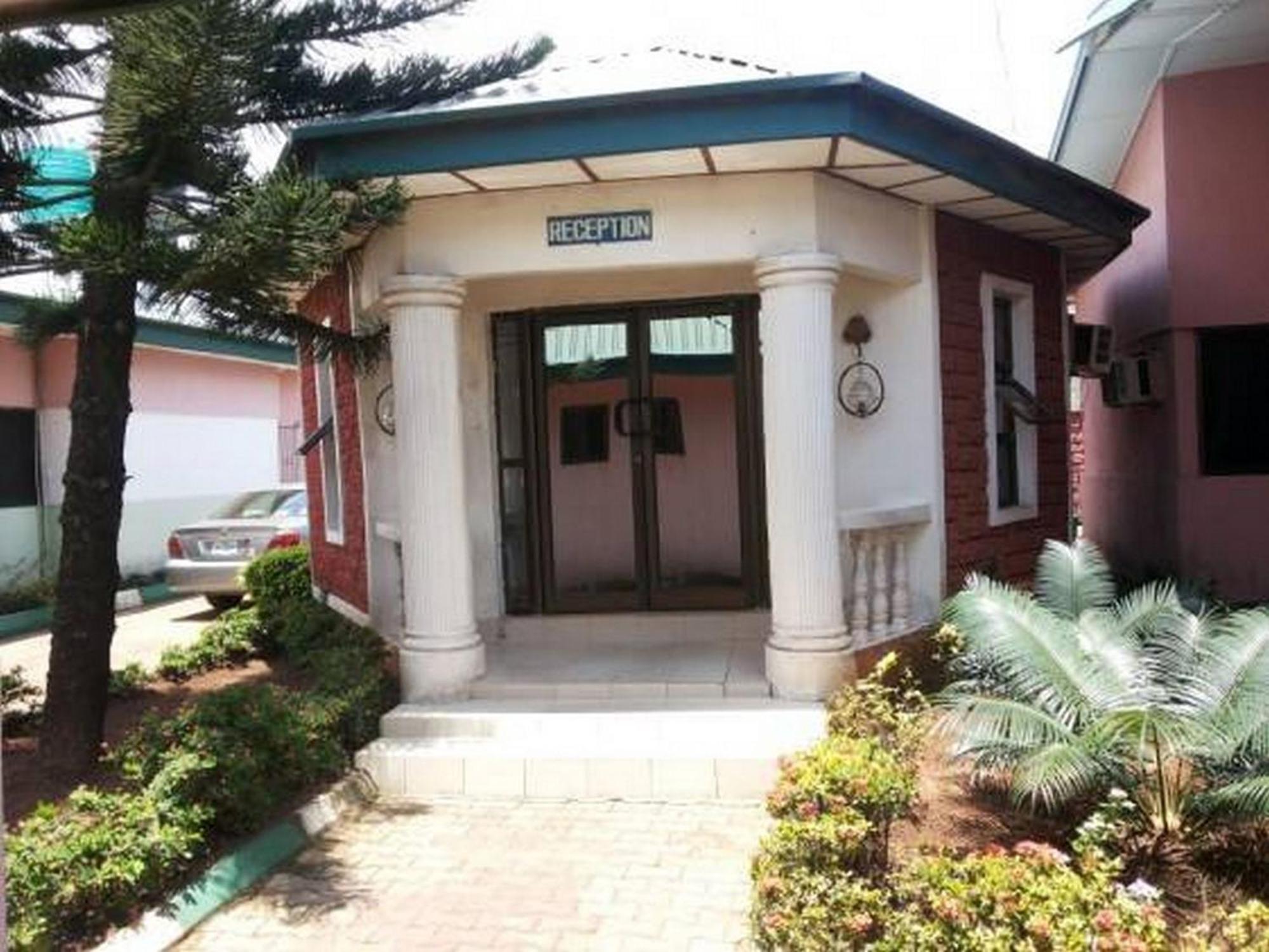 Room In Lodge - Garentiti Apartment - Silver Room Asaba Exterior photo